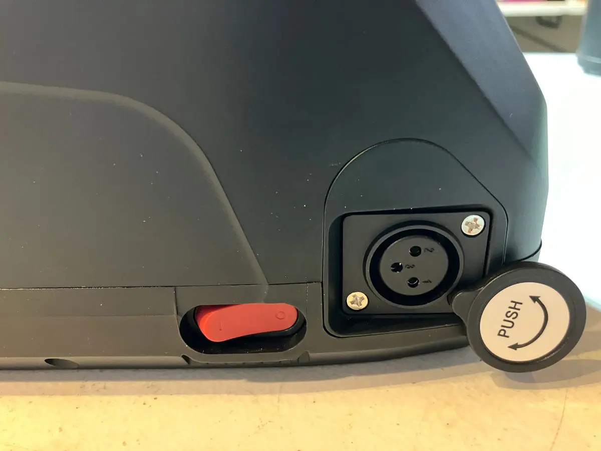 Device connector and push button close-up