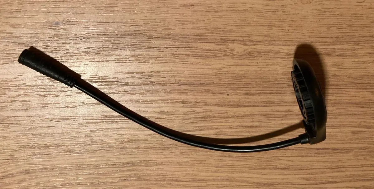 Compact mic lying on wooden table