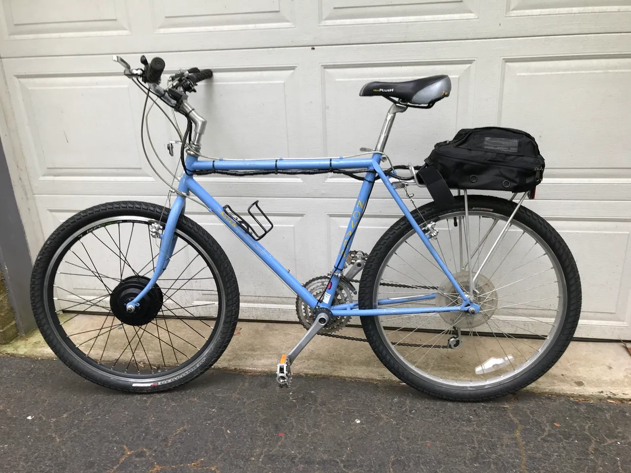 Electric bike with black saddlebag